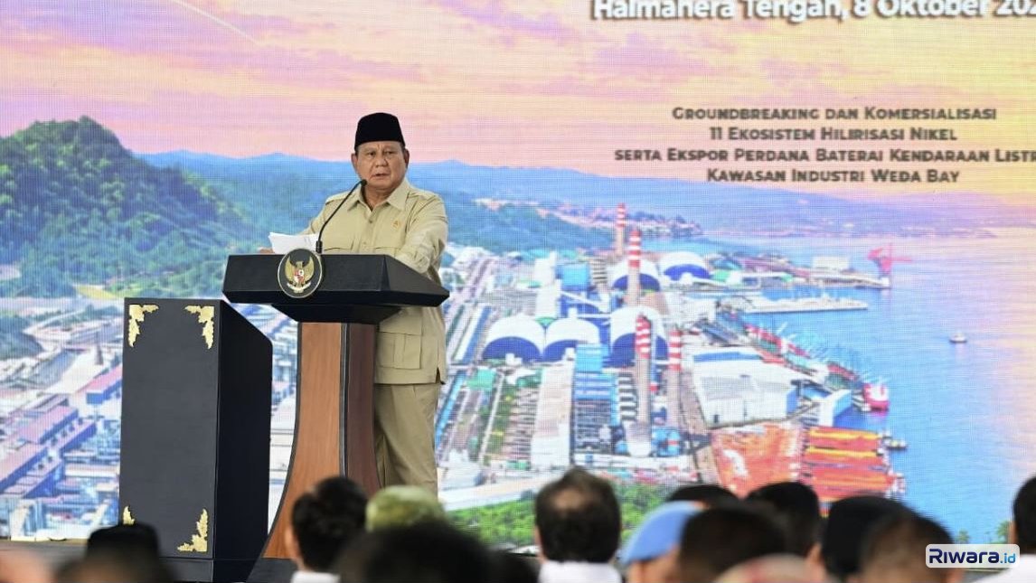 Presiden Prabowo Subianto menyampaikan sambutannya di kawasan Indonesia Weda Bay Industrial Park Kabupaten Halmahera Tengah Provinsi Maluku UtaraFoto